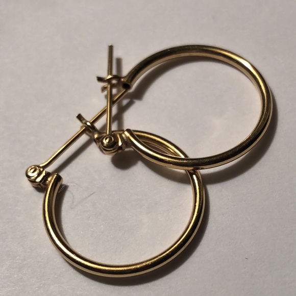 Gold hollow hoop Earrings with snap bar. - Picture 3 of 9